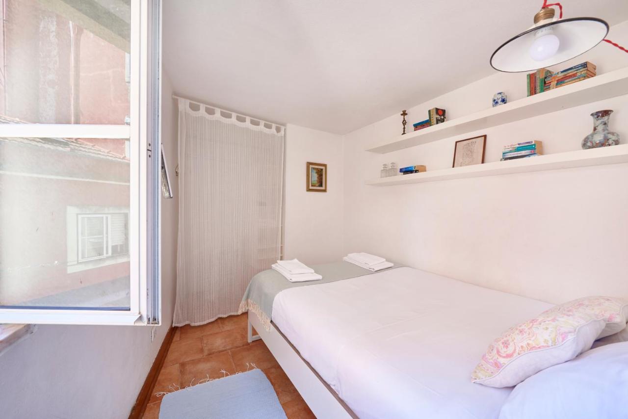 Light Filled Apartment Near Chiado, By Timecooler Lisboa Eksteriør billede