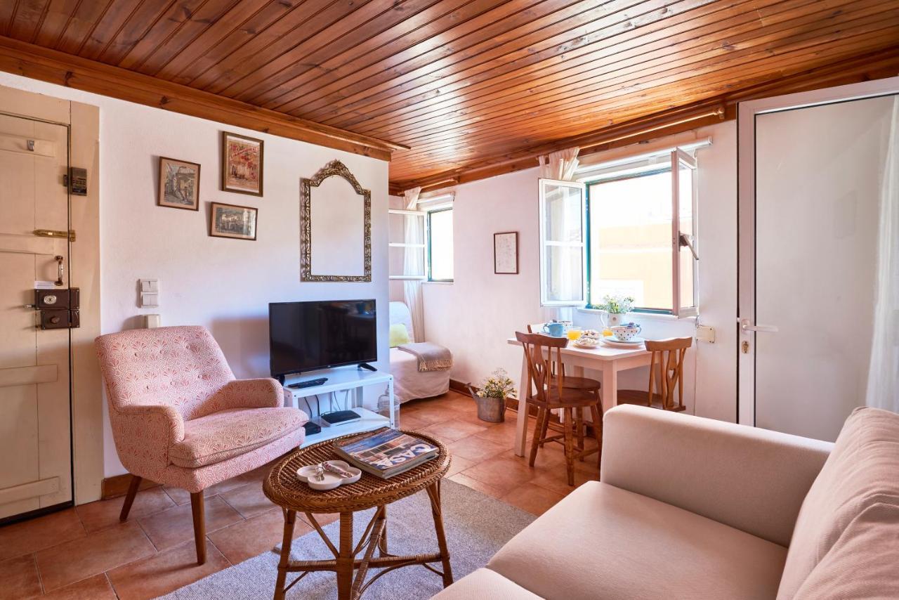 Light Filled Apartment Near Chiado, By Timecooler Lisboa Eksteriør billede