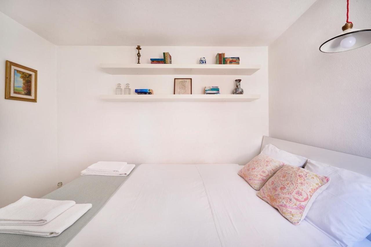 Light Filled Apartment Near Chiado, By Timecooler Lisboa Eksteriør billede