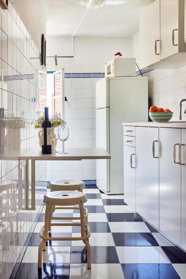 Light Filled Apartment Near Chiado, By Timecooler Lisboa Eksteriør billede