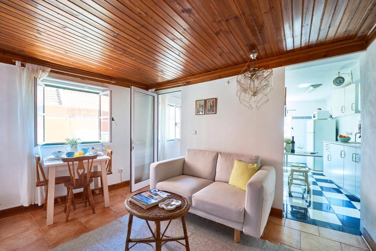 Light Filled Apartment Near Chiado, By Timecooler Lisboa Eksteriør billede