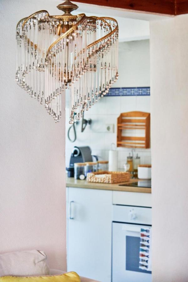 Light Filled Apartment Near Chiado, By Timecooler Lisboa Eksteriør billede